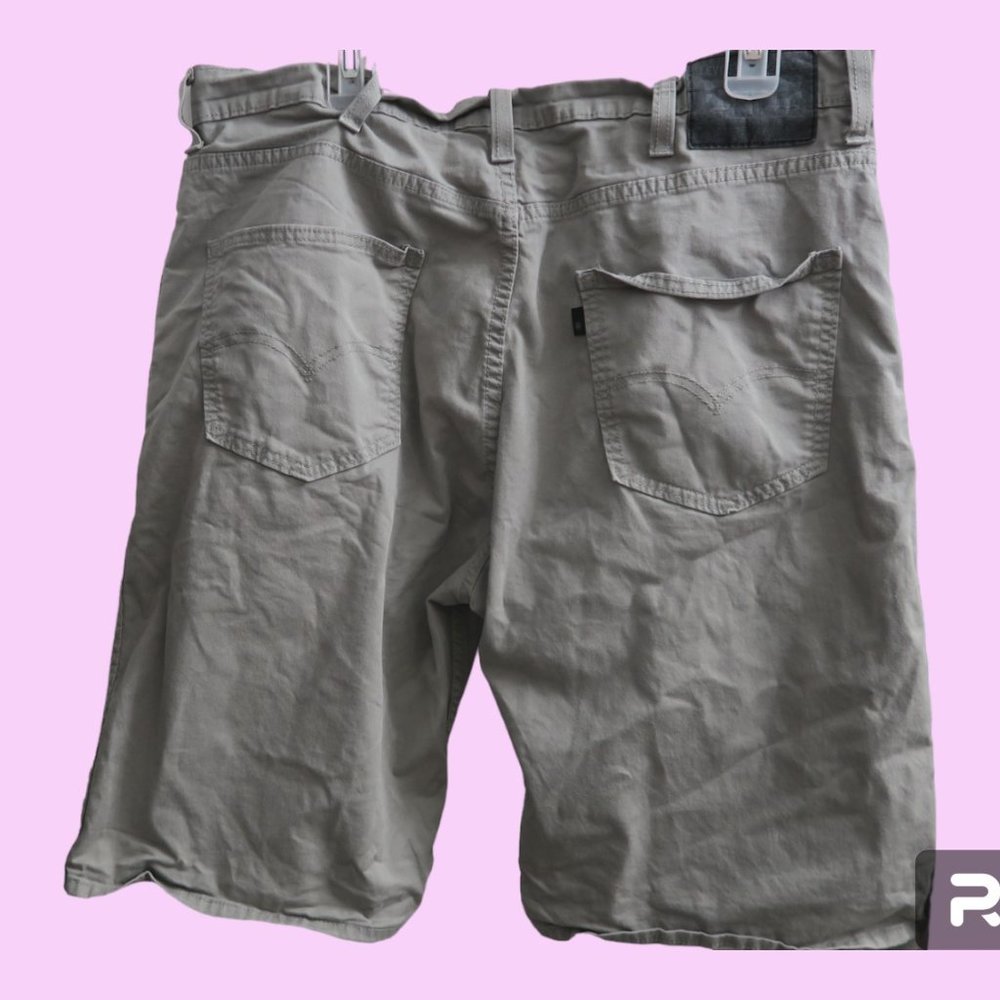 Levi's men's denim jean shorts in khaki size 38. - Picture 3 of 6
